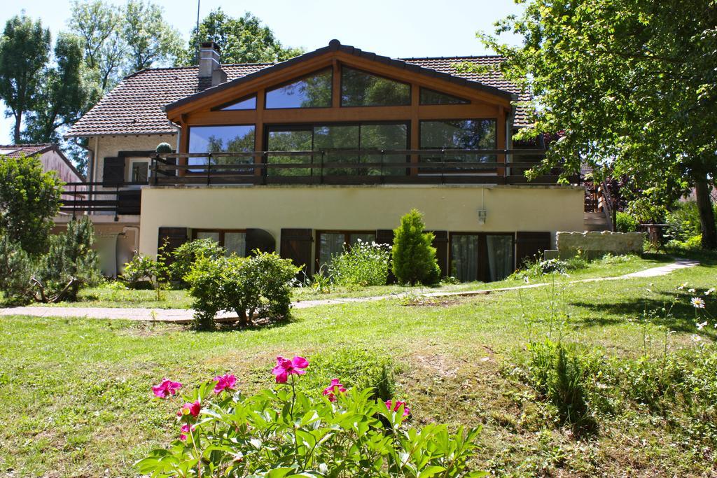 Bed and Breakfast La Rose Des Vents Saint-Germain-sur-Morin Exterior foto